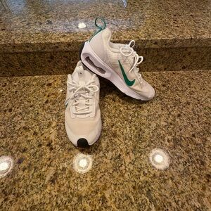 Nike Air Max Intrlk Lite Sneakers Womens Size 7 White Green Barely Worn!